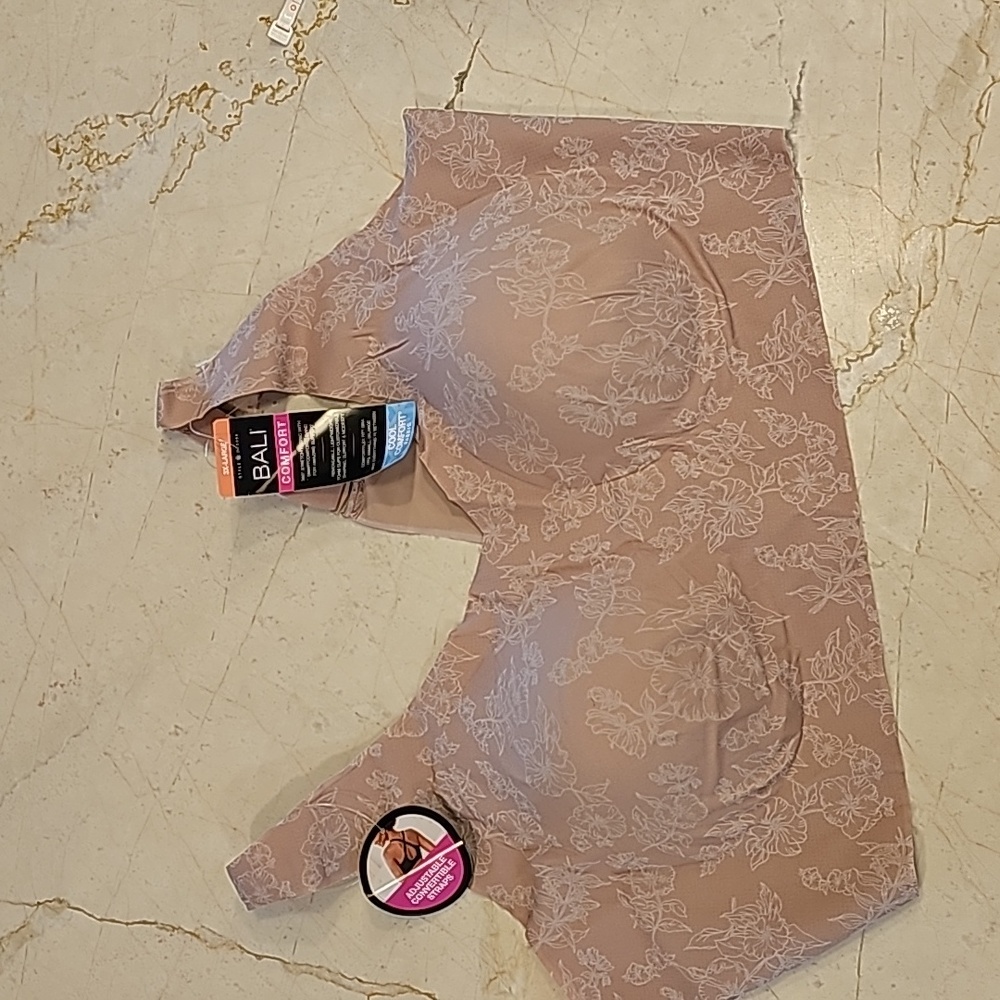 NWT Bali Comfortn Cool Vomfort fabric, Seamless Wirefree Bra Blush 3X.
